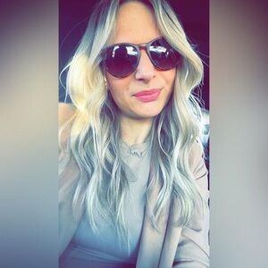 Meet your Posher, Cassandra